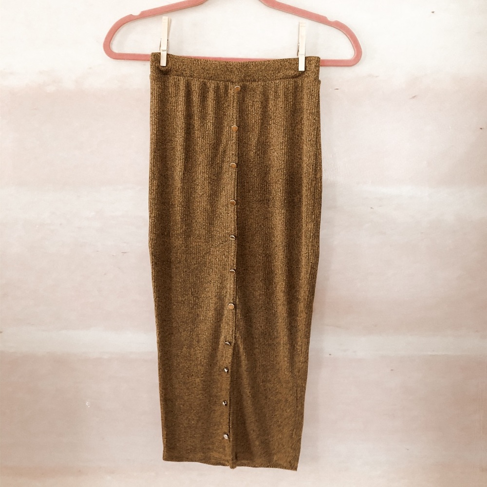 Stretchy midi skirt